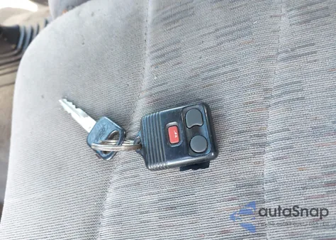 2000 Ford F250 Super Duty from USA, damaged, VIN 1FTNX20L3YEA09104